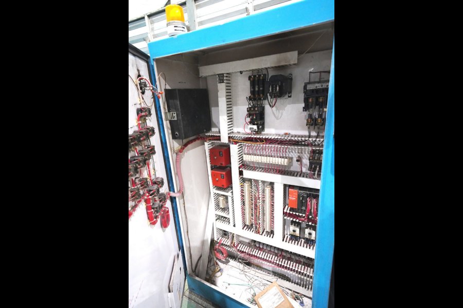 Detailed Pictures of Modern Equipment Stack Melting & Holding Furnace DCMP-5504