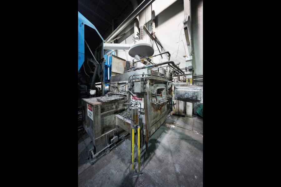 Detailed Pictures of Modern Equipment Stack Melting & Holding Furnace DCMP-5504