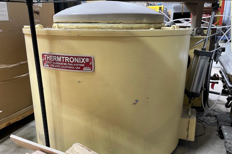 Detailed Pictures of Thermtronix Natural Gas Heated Crucible Type Aluminum Melting-Holding Furnace DCMP-5594