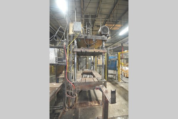 Detailed Pictures of HPM Cold Chamber Die Casting Machine DCMP-5638 Detailed Pictures of HPM Cold Chamber Die Casting Machine DCMP-5638