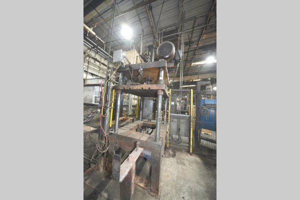 Detailed Pictures of HPM Cold Chamber Die Casting Machine DCMP-5638 Detailed Pictures of HPM Cold Chamber Die Casting Machine DCMP-5638