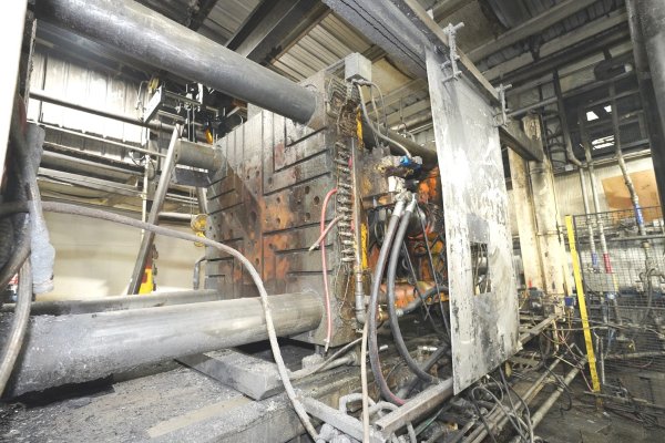 Detailed Pictures of HPM Cold Chamber Die Casting Machine DCMP-5638 Detailed Pictures of HPM Cold Chamber Die Casting Machine DCMP-5638