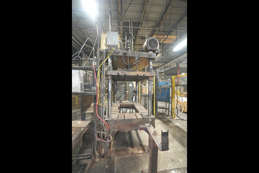 Detailed Pictures of HPM Cold Chamber Die Casting Machine DCMP-5638 Detailed Pictures of HPM Cold Chamber Die Casting Machine DCMP-5638