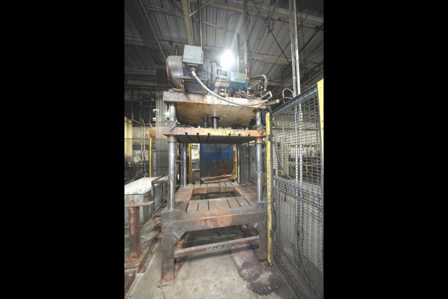 Detailed Pictures of HPM Cold Chamber Die Casting Machine DCMP-5638 Detailed Pictures of HPM Cold Chamber Die Casting Machine DCMP-5638