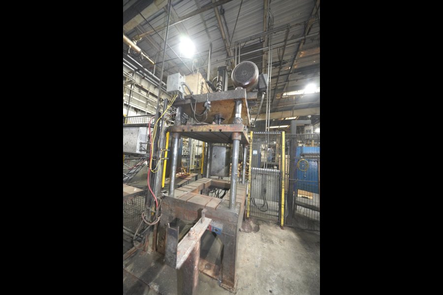 Detailed Pictures of HPM Cold Chamber Die Casting Machine DCMP-5638 Detailed Pictures of HPM Cold Chamber Die Casting Machine DCMP-5638