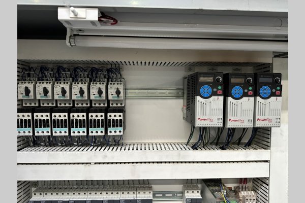 Detailed Pictures of Rosler Rubber Belt Tumble Shot Blast Machine DCMP-5647