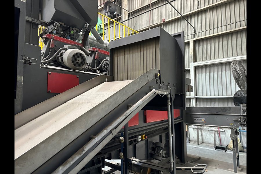 Detailed Pictures of Rosler Rubber Belt Tumble Shot Blast Machine DCMP-5647