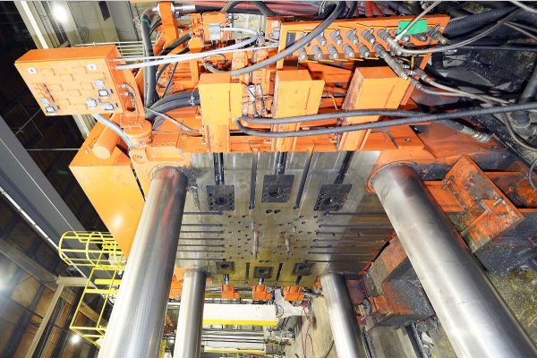 Picture of Model Buhler Carat 350L compact DCMP-5756 Picture of Buhler Horizontal Cold Chamber Aluminum High Pressure Die Casting Machine DCMP-5756