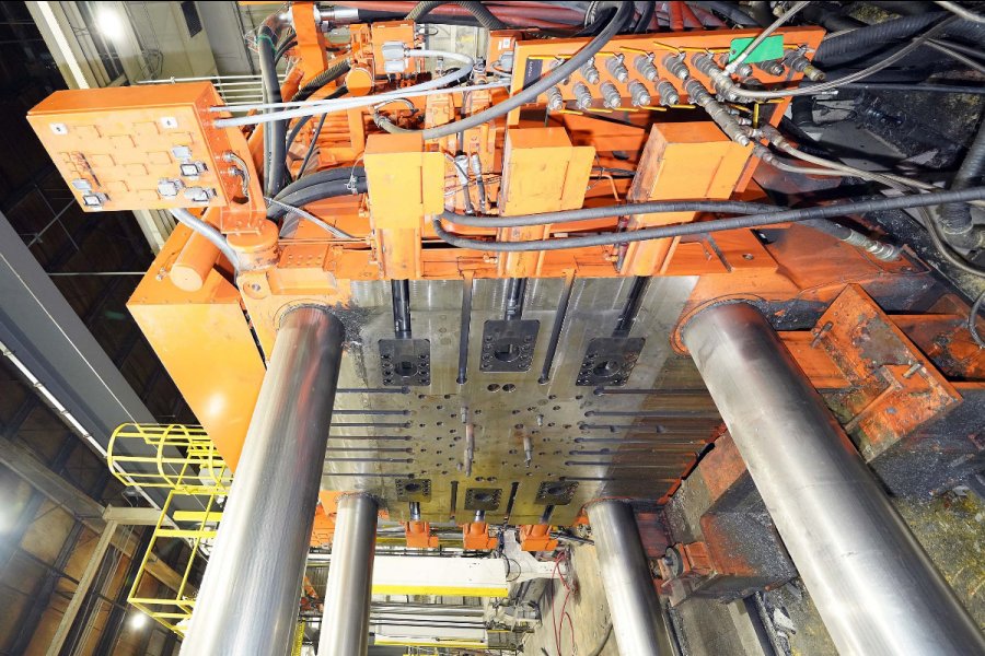 Image of Horizontal Cold Chamber Aluminum High Pressure Die Casting Machine For_Sale DCM-5756 Picture of Model Buhler Carat 350L compact DCMP-5756